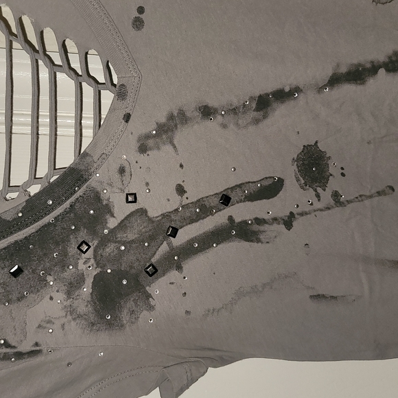 Design Tee - Picture 3 of 4